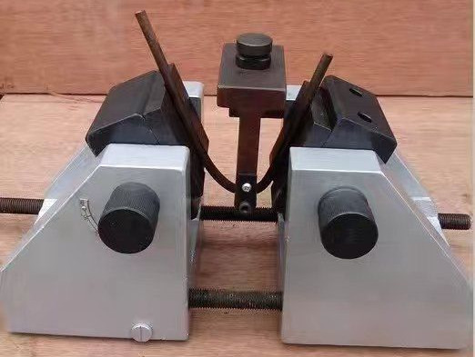電子萬能材料試驗(yàn)機(jī)夾具